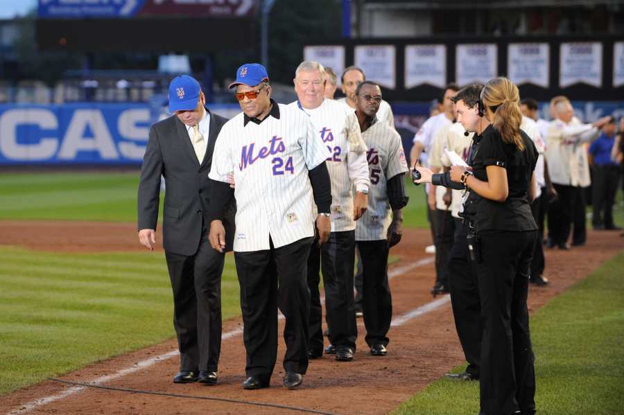 332 New York Mets Willie Mays Photos & High Res Pictures - Getty