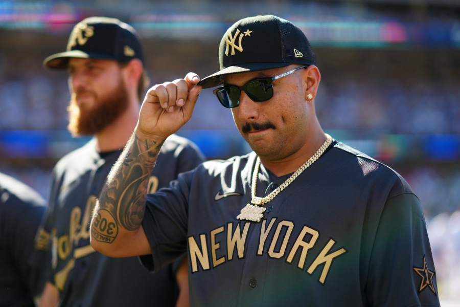 Yankees pitcher Nestor Cortes proposes to girlfriend during All