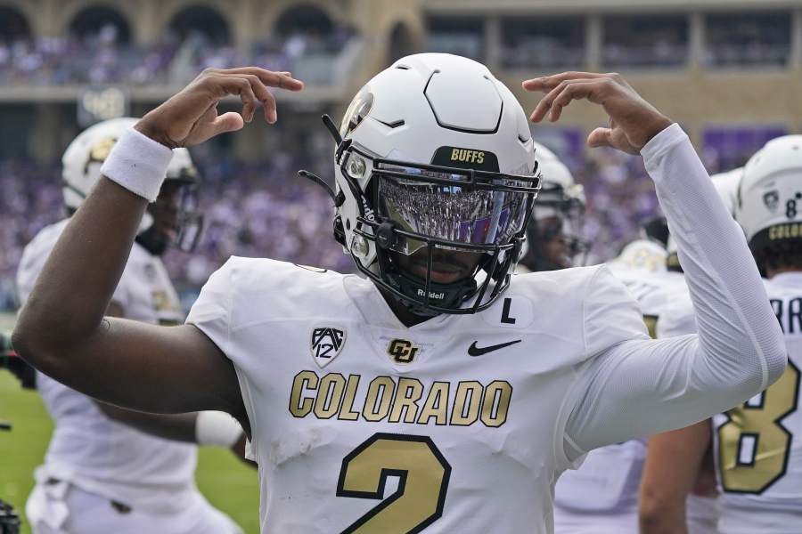 Colorado football players show off custom Michael Strahan suits designed by  Deion Sanders