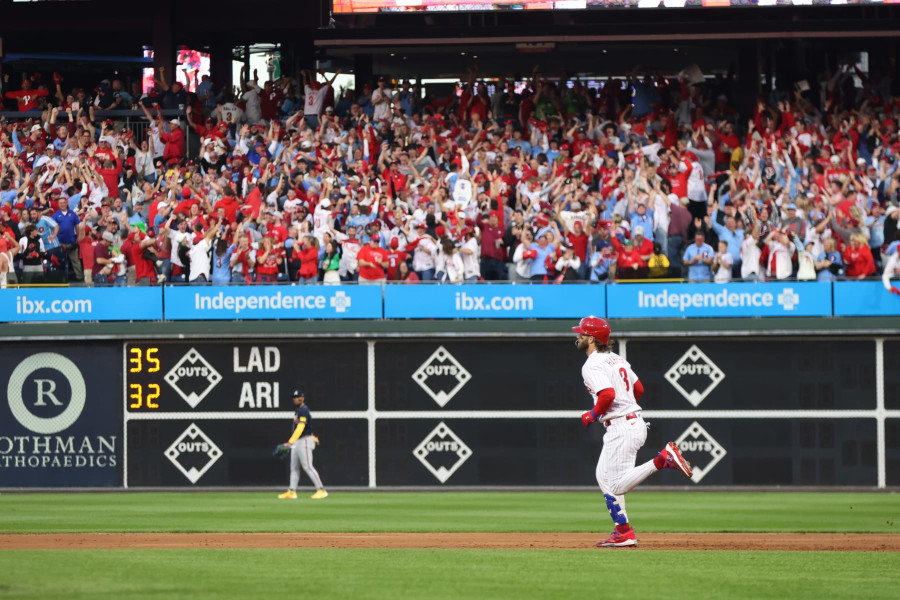 Phillies' Bryce Harper stares down Orlando Arcia after SMASHING