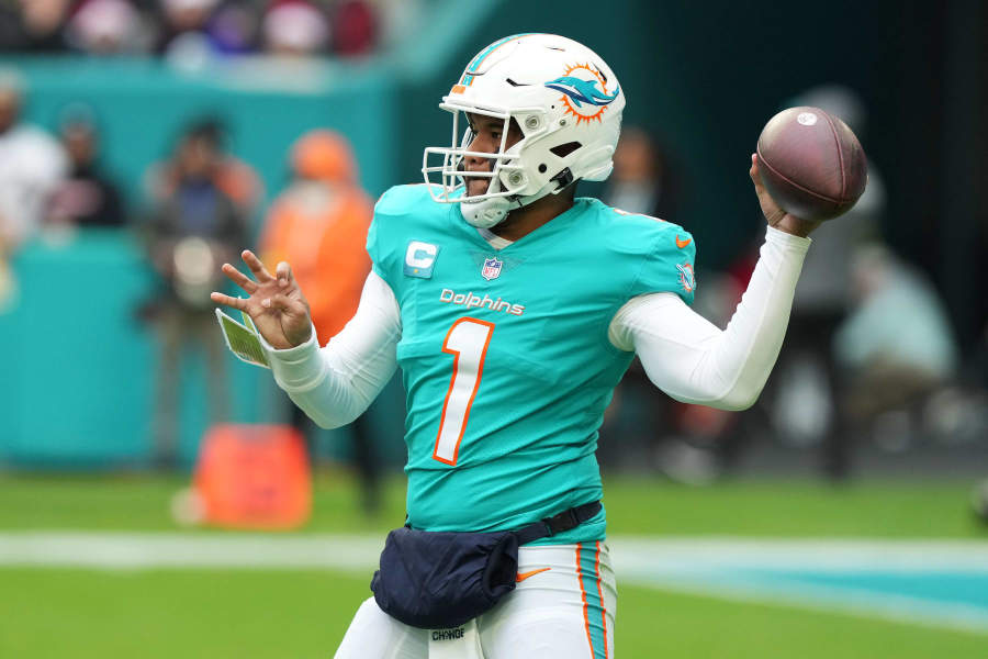 Tua Tagovailoa is the first Dolphins QB to finish back-to-back games with a  completion percentage of 80 or higher. : r/miamidolphins