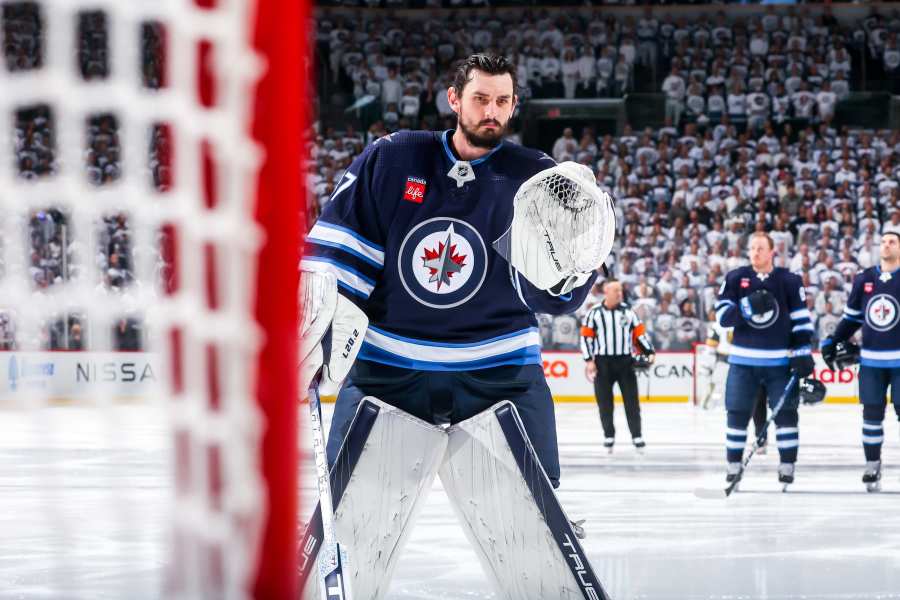 Report: Devils had conversation with Jets about Hellebuyck