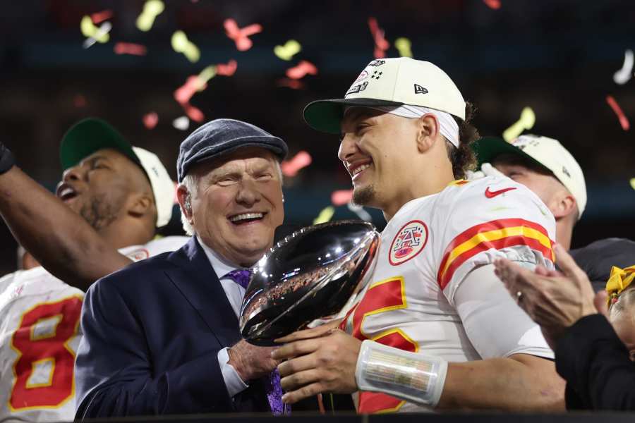 Super Bowl 2023: Patrick Mahomes Helps Kansas Chiefs Win After Injury