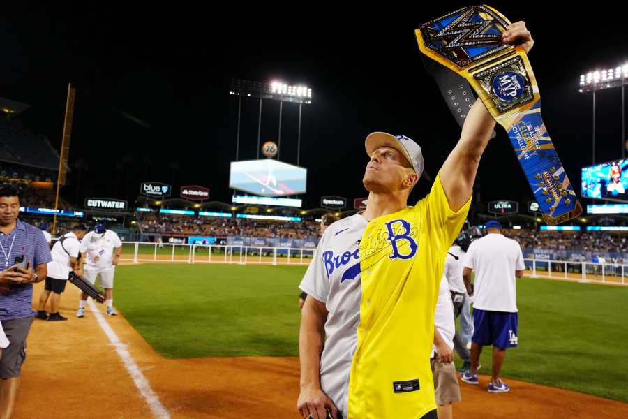 Bret Boone lead off homer in the All Star Celebrity Softball Game 