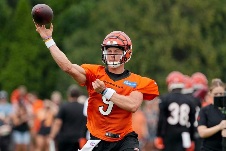 Injured Bengals QB Joe Burrow throws, runs in preseason warmup 