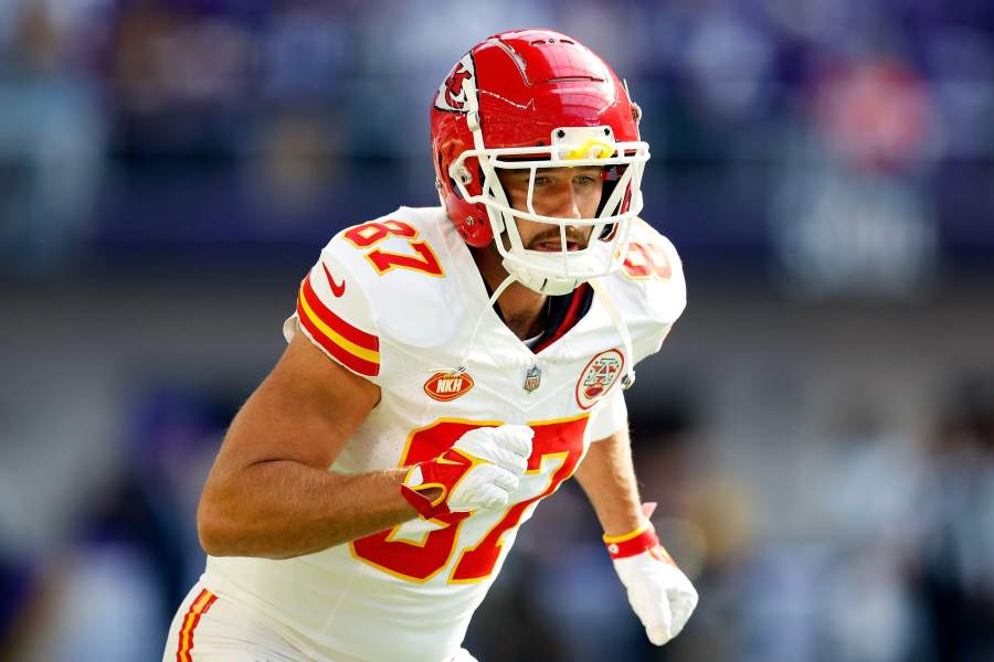 Source - Chiefs TE Travis Kelce (back) expected to play - ESPN