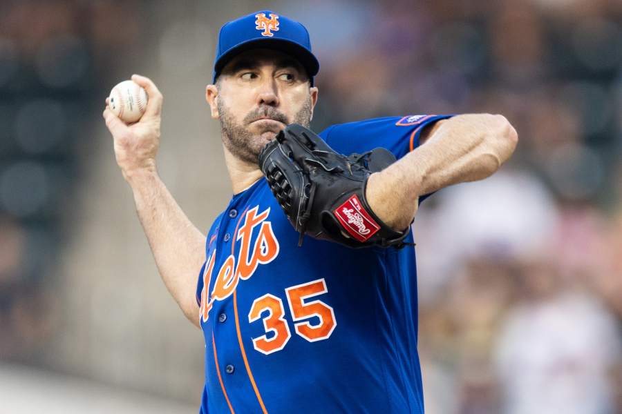 New York Mets starting pitcher Justin Verlander, left, and catcher