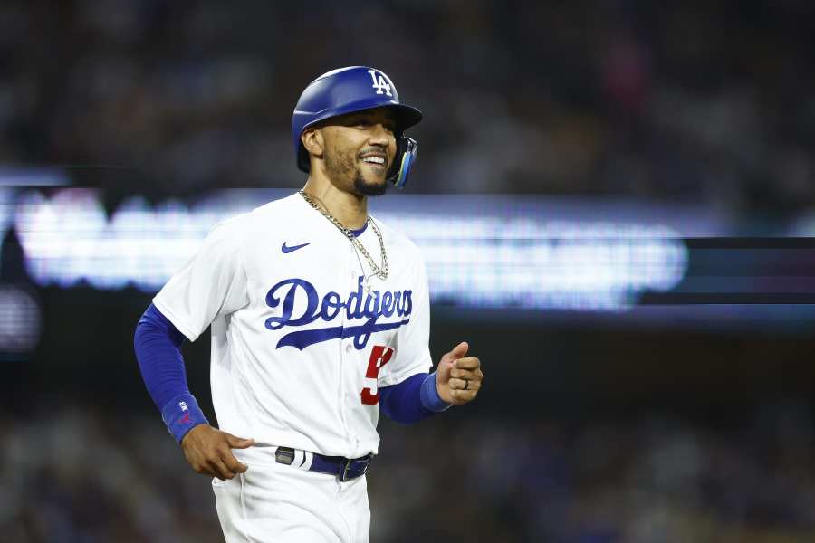 First look at Mookie Betts in full Dodger blue : r/baseball