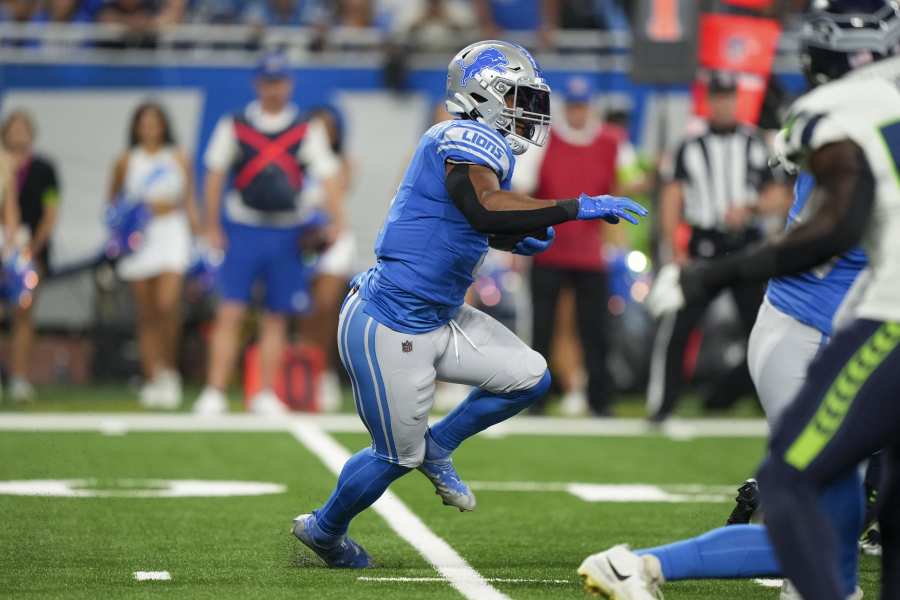 Lions' David Montgomery carted off with leg injury vs. Seahawks