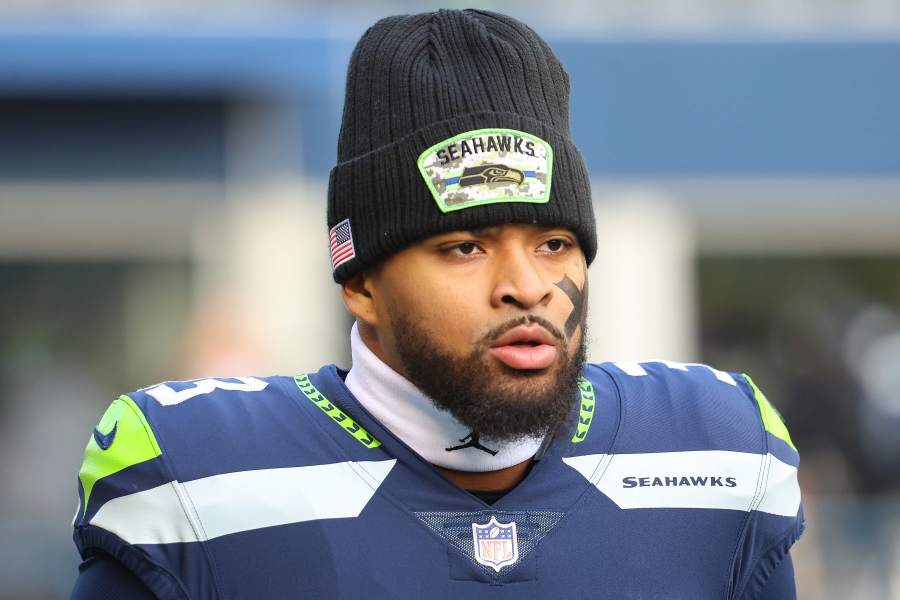 Seahawks sign nine-time Pro Bowl player amid injury concerns