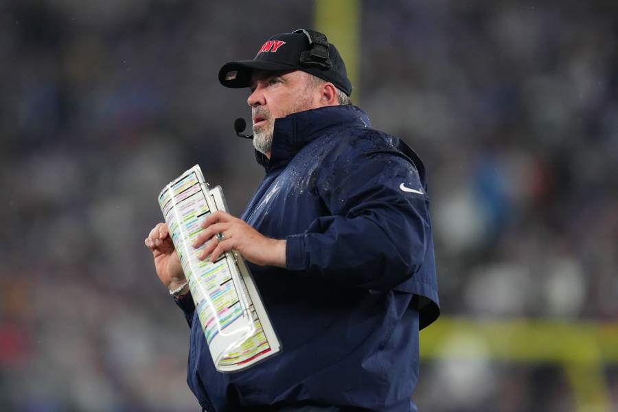 Head coach George Allen of the Washington Redskins talks to News Photo -  Getty Images