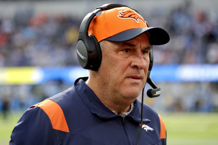 The wait is over: Vic Fangio officially signs with Dolphins as well-paid  defensive coordinator – The Mercury News