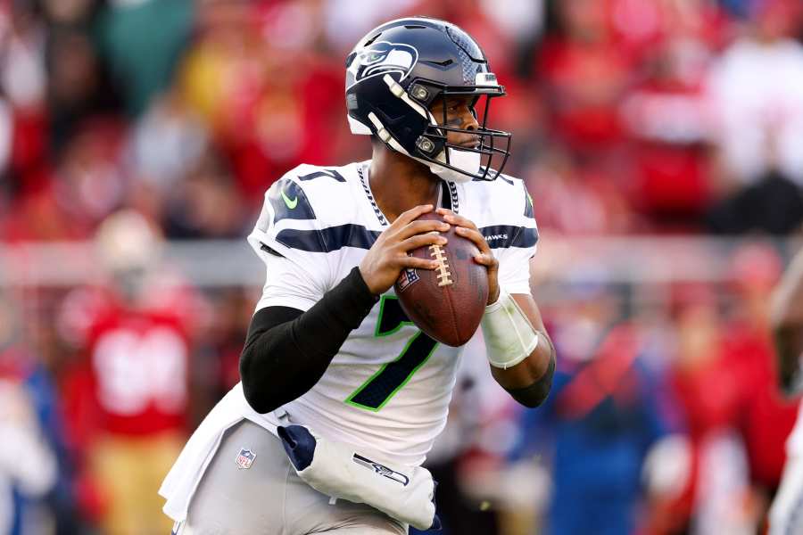 Geno Smith hears chants, relishes Seahawks opening victory