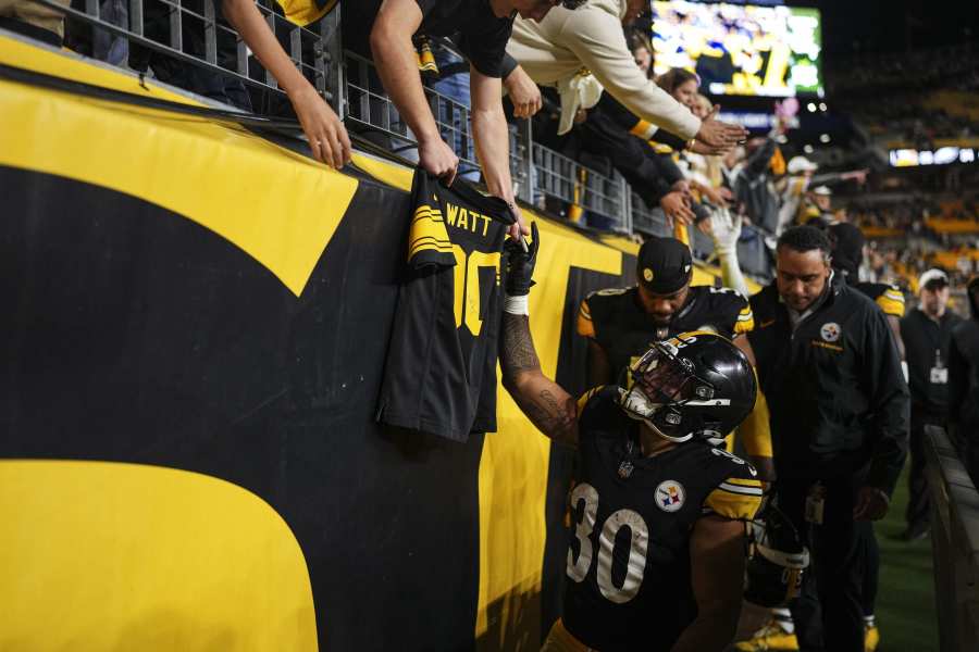 Boy gets to watch Steelers game wearing signed jersey after