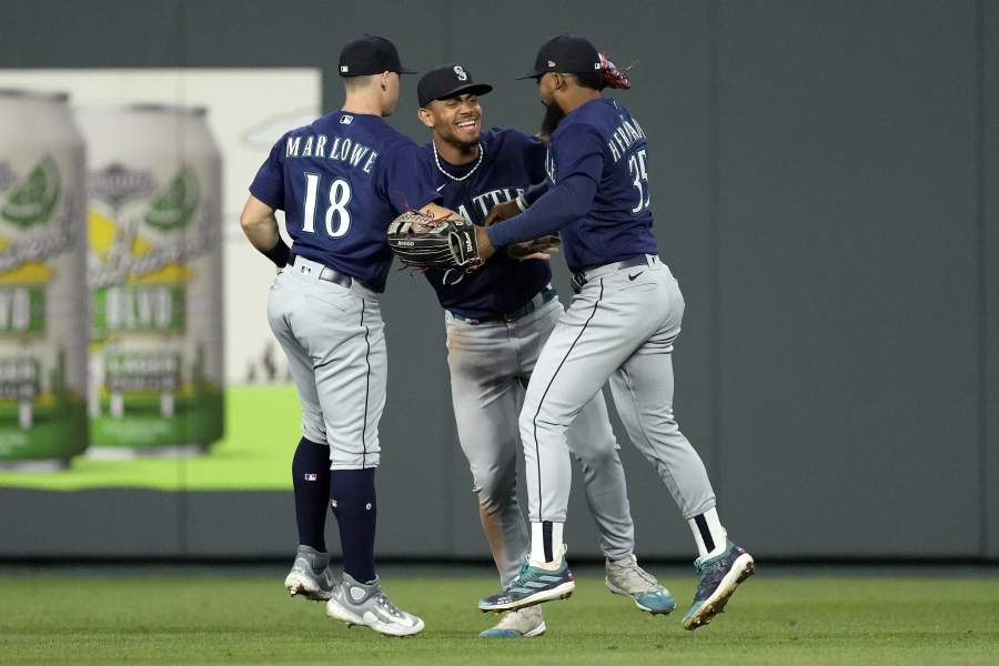 Surging Mariners sweep rival Astros as Julio Rodriguez streaks through  historic week