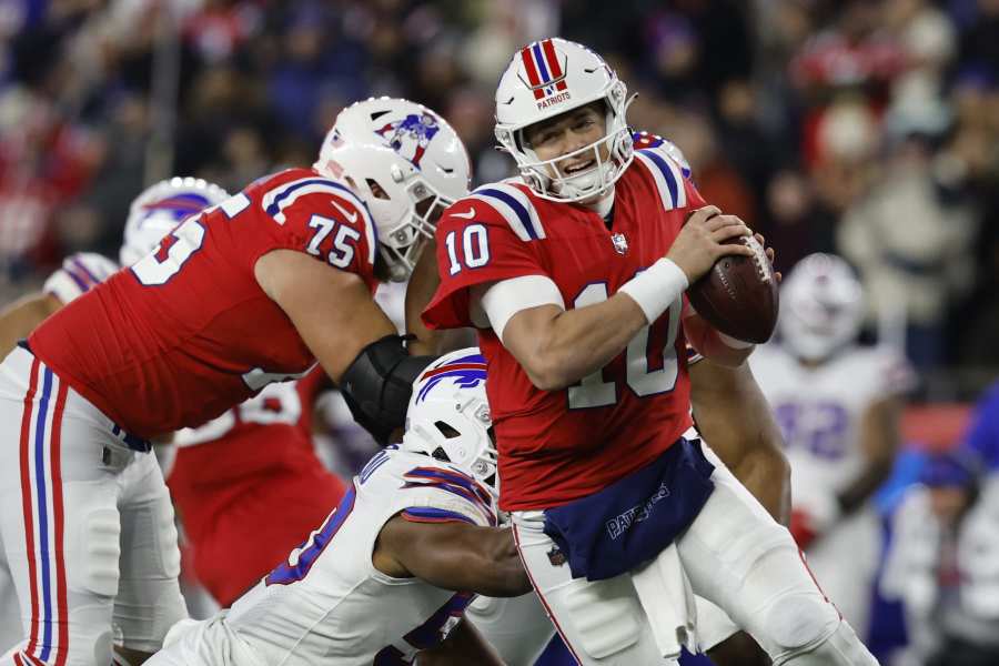 Mac Jones seen profanely criticizing Patriots' play-calling during lopsided  loss to Bills