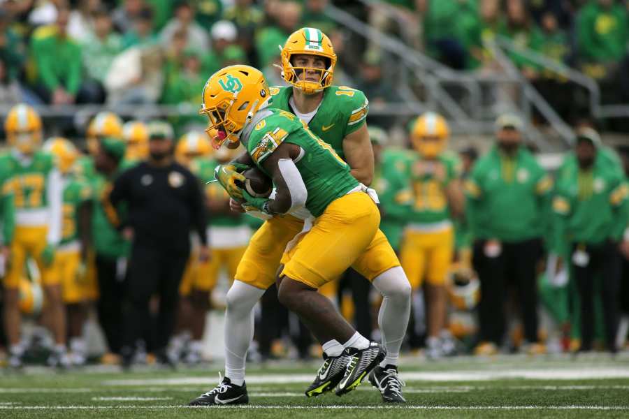 Ducks to wear yellow uniforms against Washington