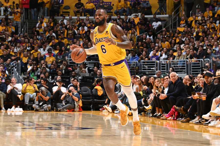 LeBron James gets 'honest' about Lakers debacle after NBA opening