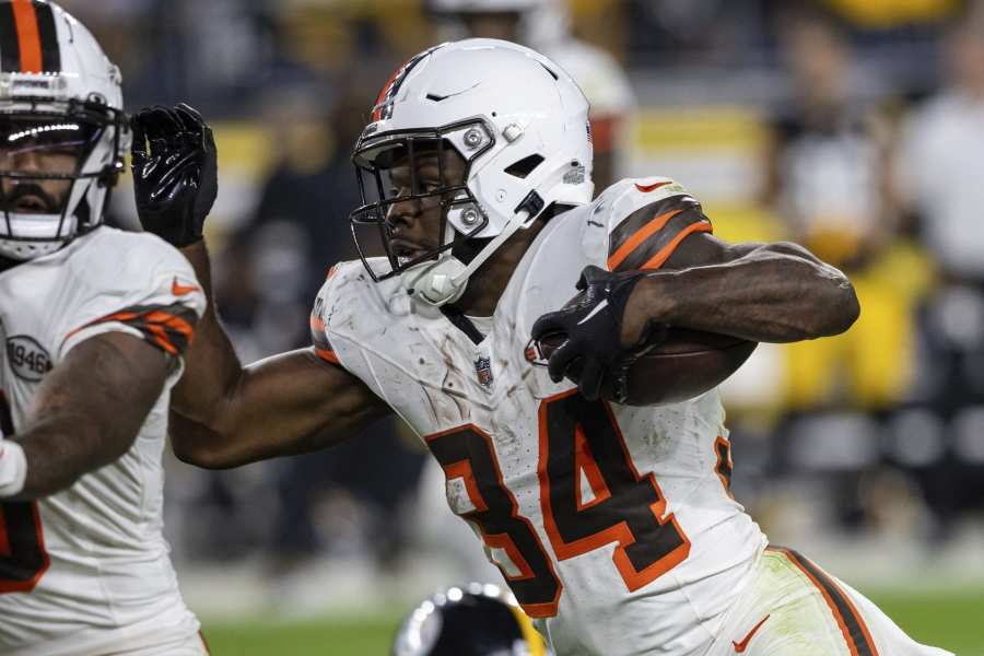 Cleveland Browns running back Jerome Ford returns, pass rusher