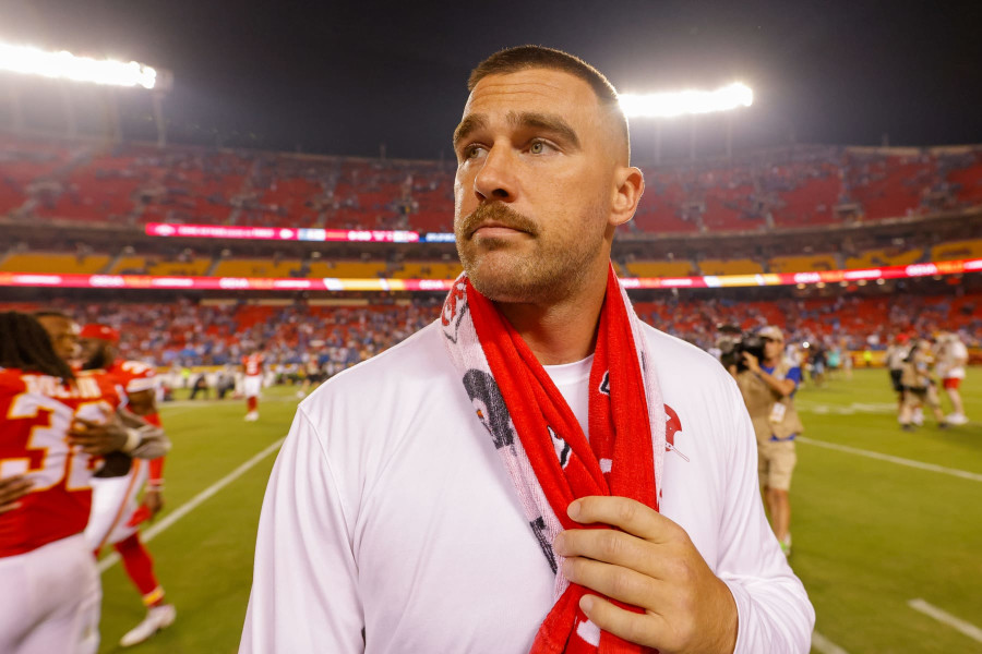 Taylor Swift fans getting into Chiefs NFL football, Travis Kelce