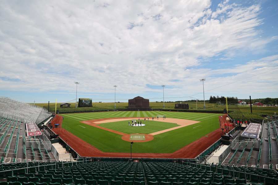 UPDATE: Commissioner: MLB to host game at Field of Dreams in 2022, Breaking