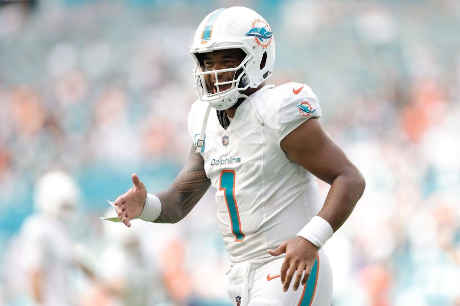 Bleacher Report on X: Tua and the Dolphins take down the Pats to improve  to 2-0 