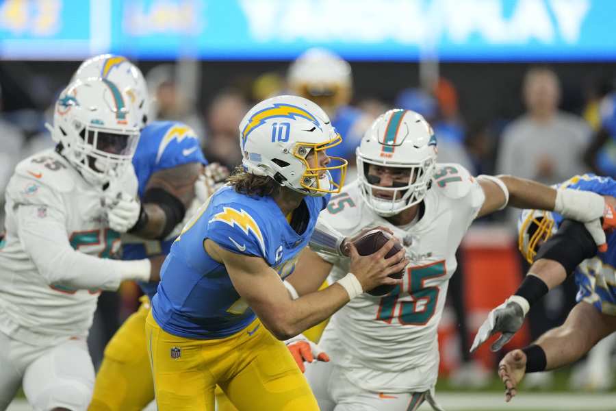 Dolphins hold on to spoil Chargers' L.A. debut