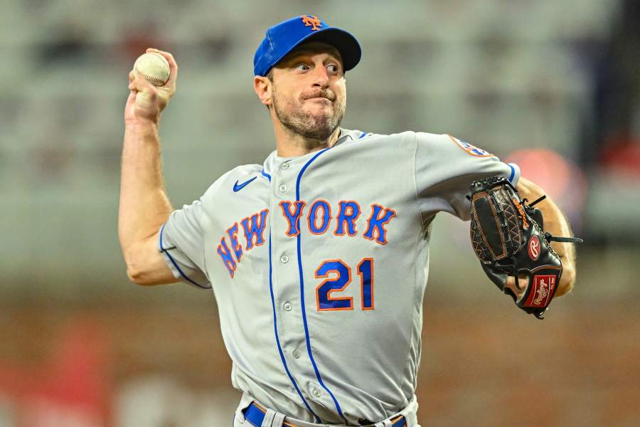 35 Jason Bay Signs With The New York Mets Stock Photos, High-Res