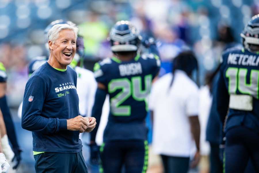 Pete Carroll plays QB at Seahawks' practice, gets hilarious reactions from  Snoop Dogg, Will Ferrell and others