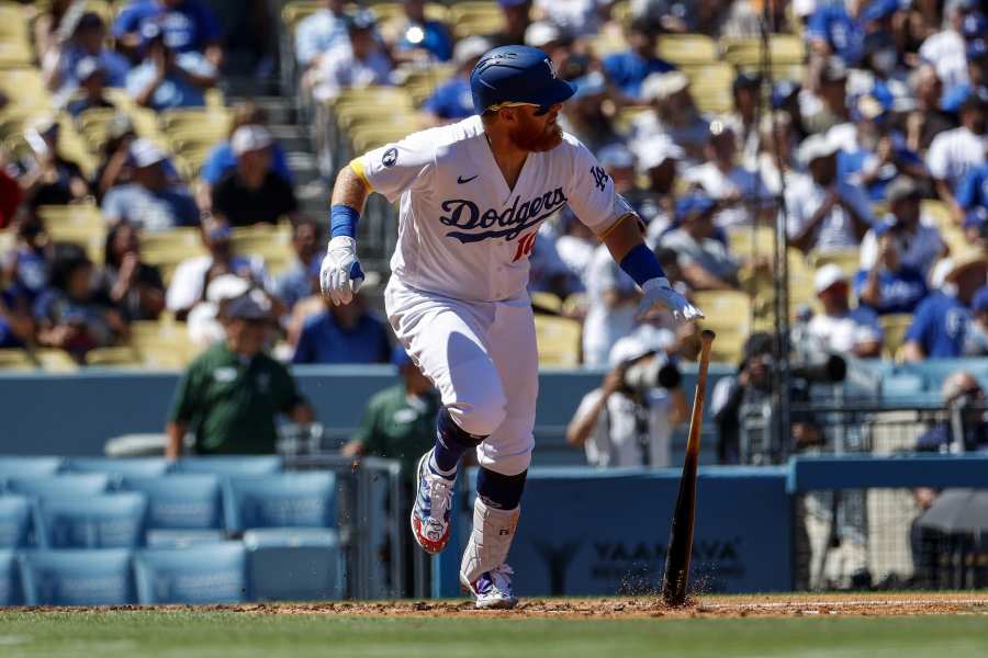 Justin Turner spurns Dodgers, signs with Red Sox on two-year, $22