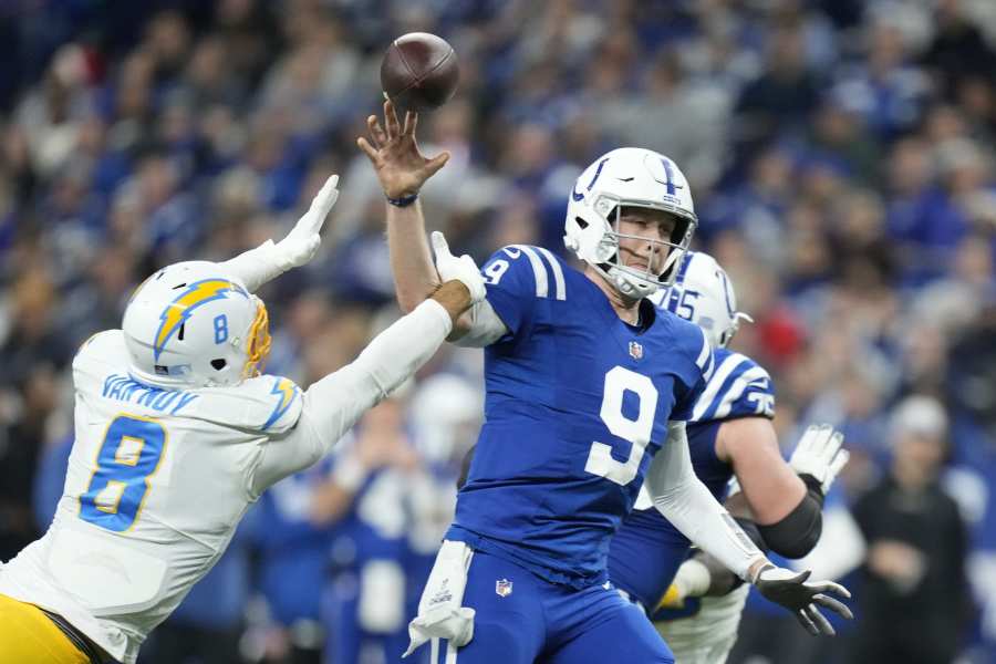 After historic loss, Colts will start Nick Foles vs. rising Chargers