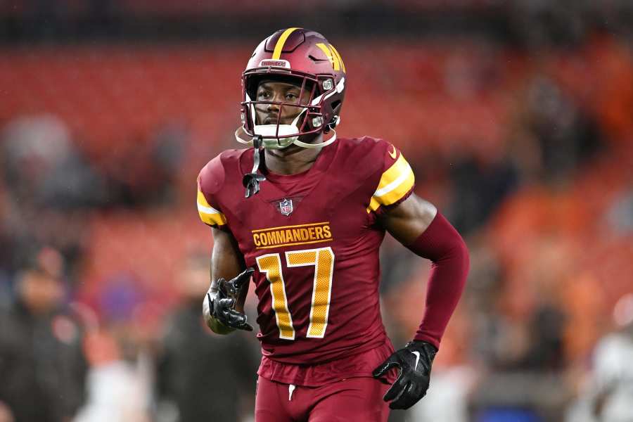 Washington Commanders wide receiver Terry McLaurin (17) during a