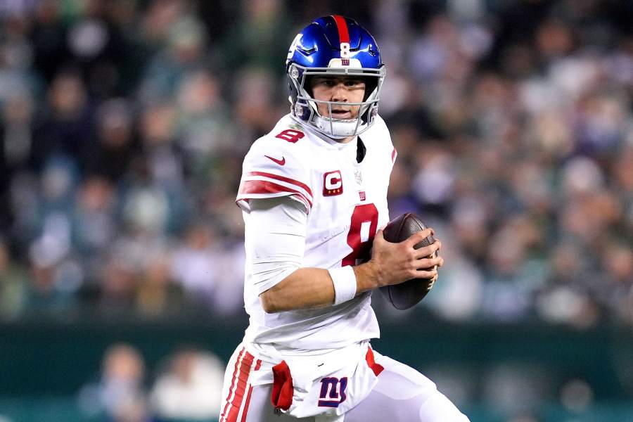 New York Giants give QB Daniel Jones 4-year, $160M deal, tag RB