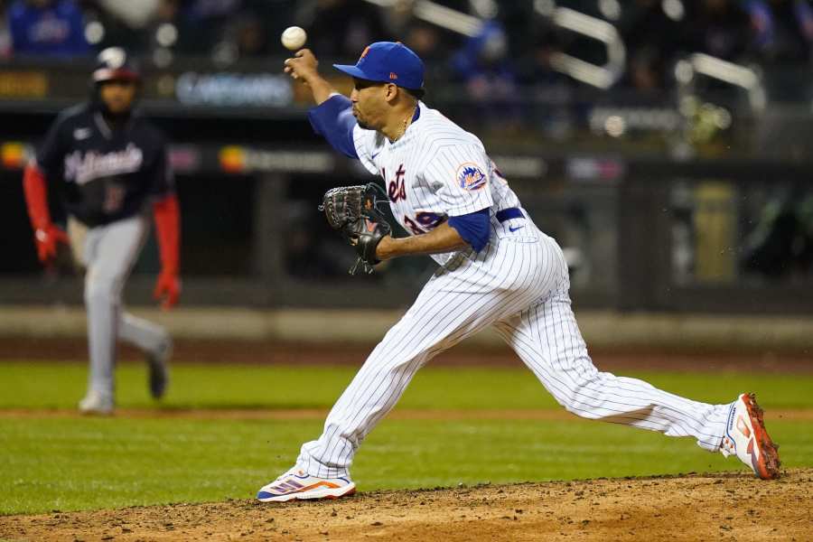 Mets Edwin Diaz injures his knee celebrating Puerto Rico's win over DR and  leaves in a WHEELCHAIR