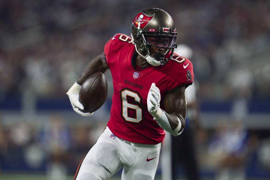 Bucs receiver Julio Jones nursing torn PCL, report says