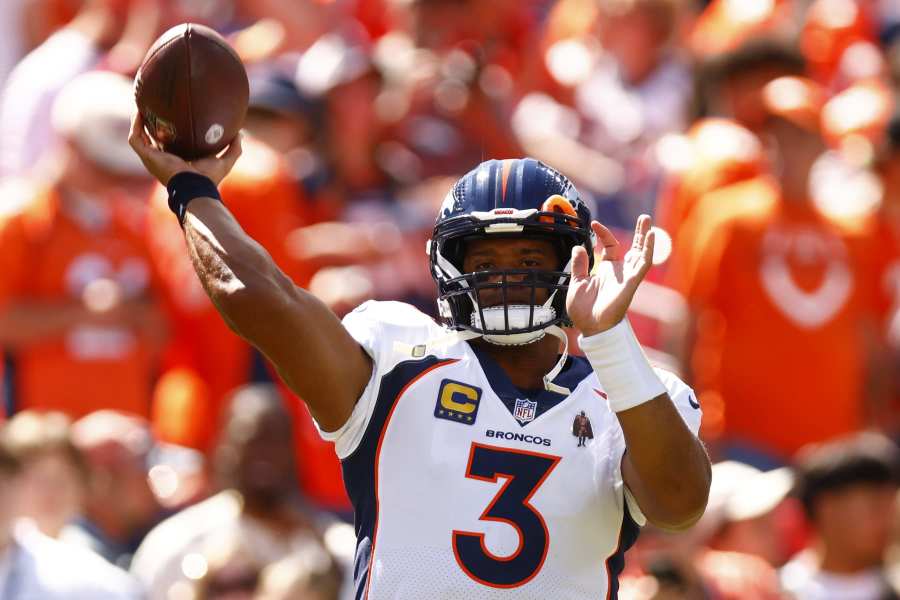 Russell Wilson Reacts to Broncos' Last-Second Loss to Commanders