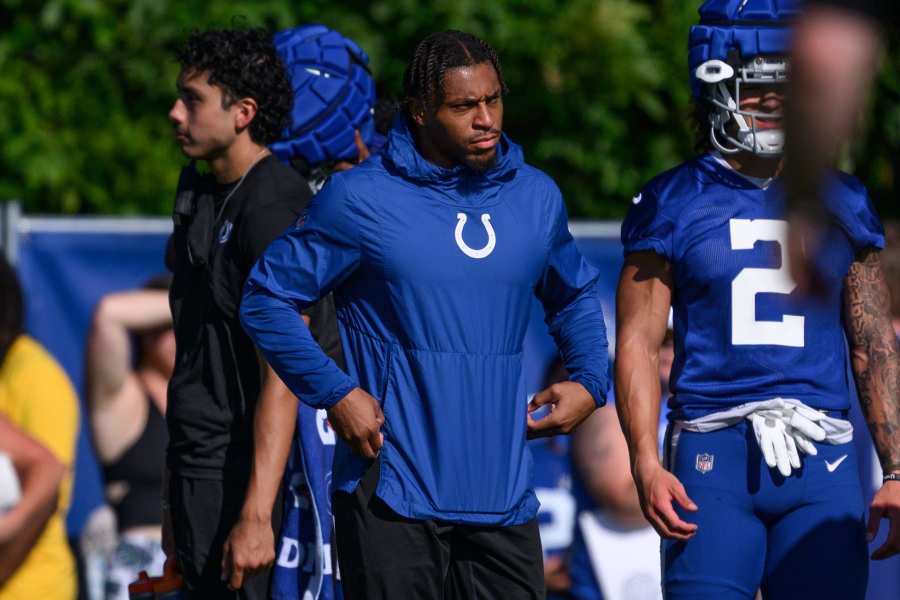 Colts RB Jonathan Taylor reports to team's training camp ahead of