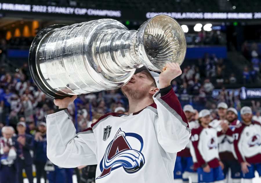 NHL 2021/22 Early Betting Outlook: Buy Now on Panthers, Avalanche