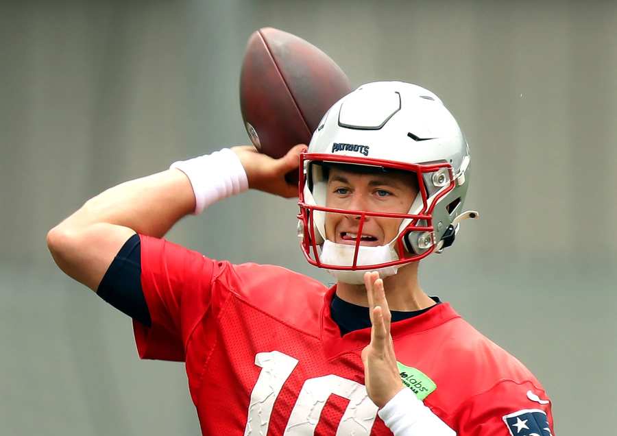 Mac Jones out-duels Bailey Zappe in red-hot start to Patriots minicamp 