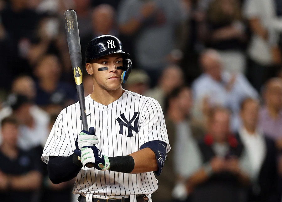 VIDEO: Yankees Star Aaron Judge Has a Blast Singing 'Feliz Navidad