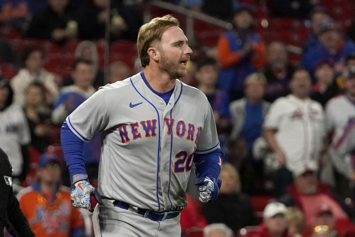 Cardinals rookie gets back 1st-hit ball after Mets' Alonso throws it into  the stands - NBC Sports