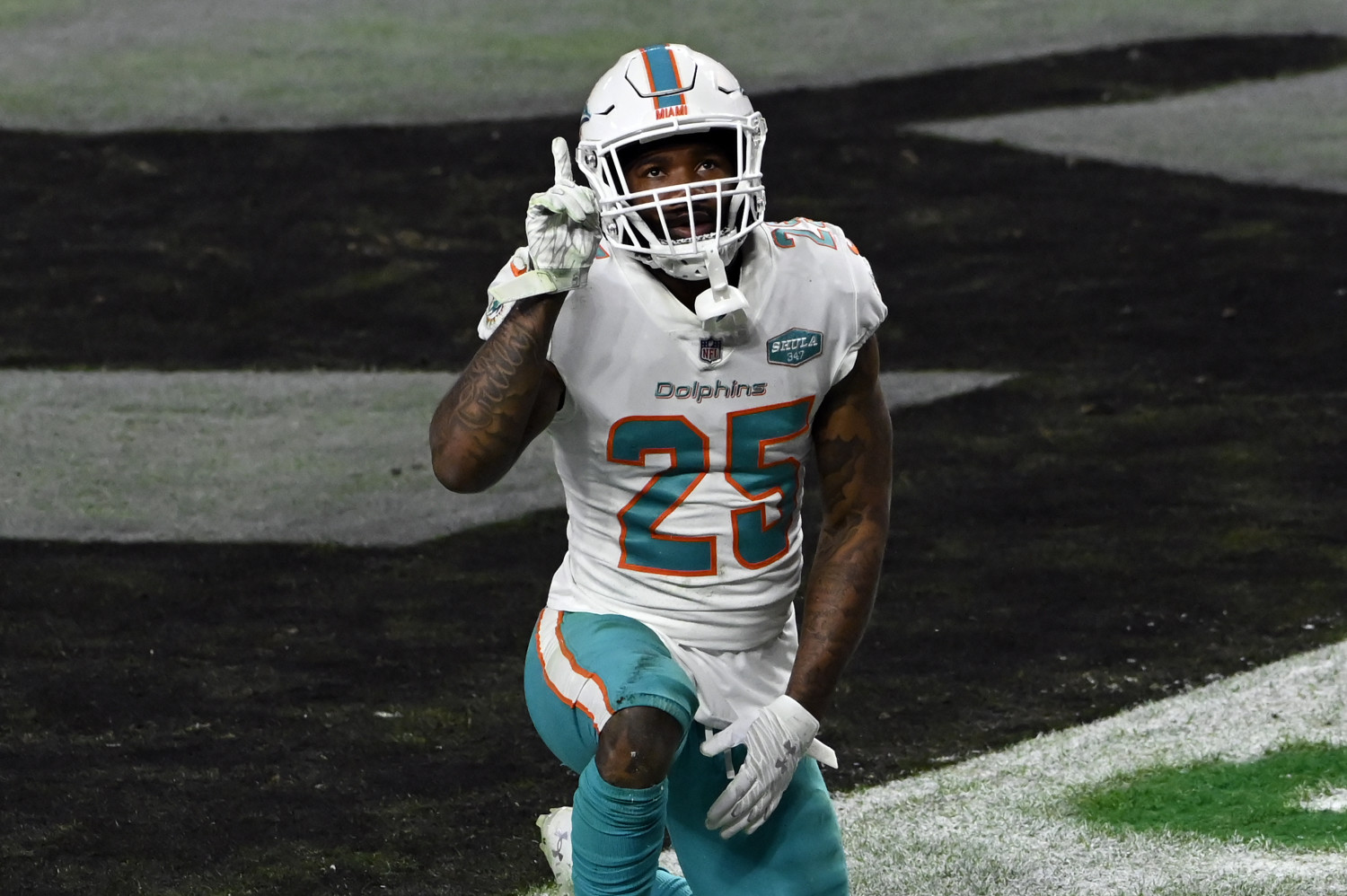 The Miami Dolphins will either need to extend Xavien Howard or trade him