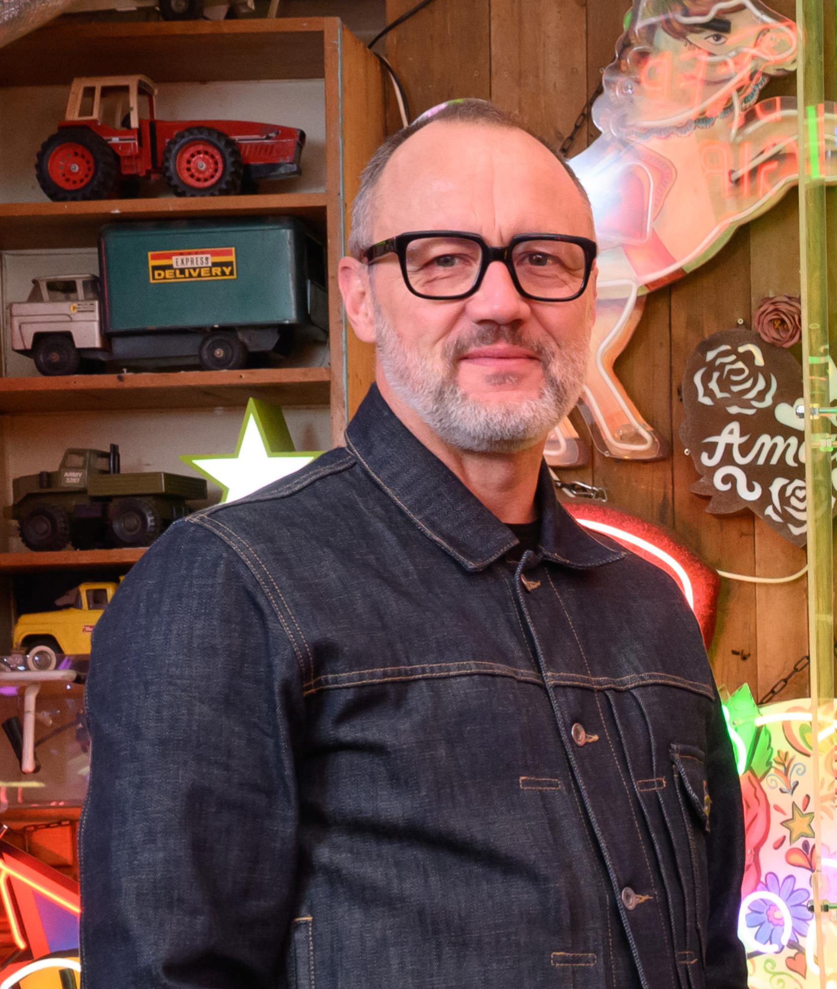 Simon Massey (Brand + Business Strategy)