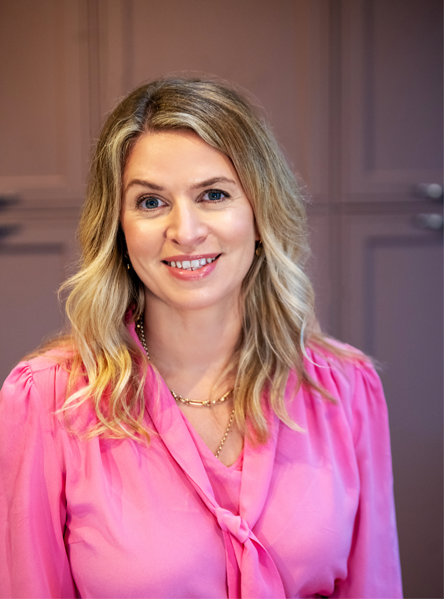 Sarah Davies (AI + Brand-Led Growth Strategy)