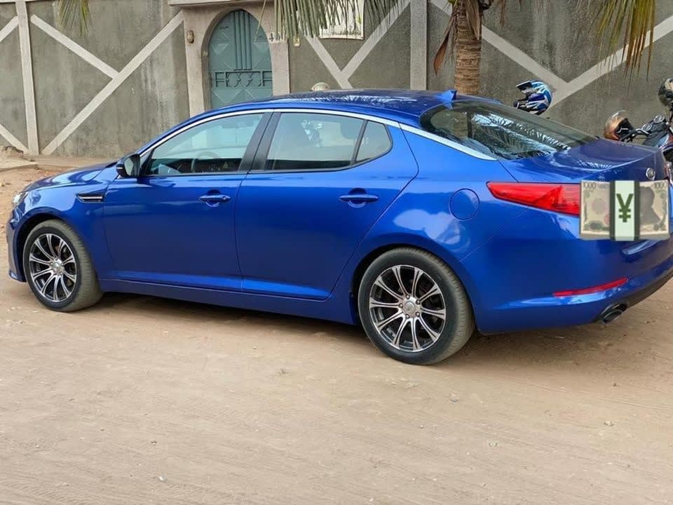 2011 KIA Optima bleue d'occasion