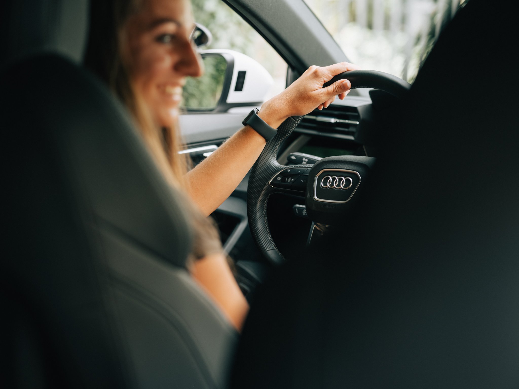 Fahrschülerin am Fahrstunden beziehen