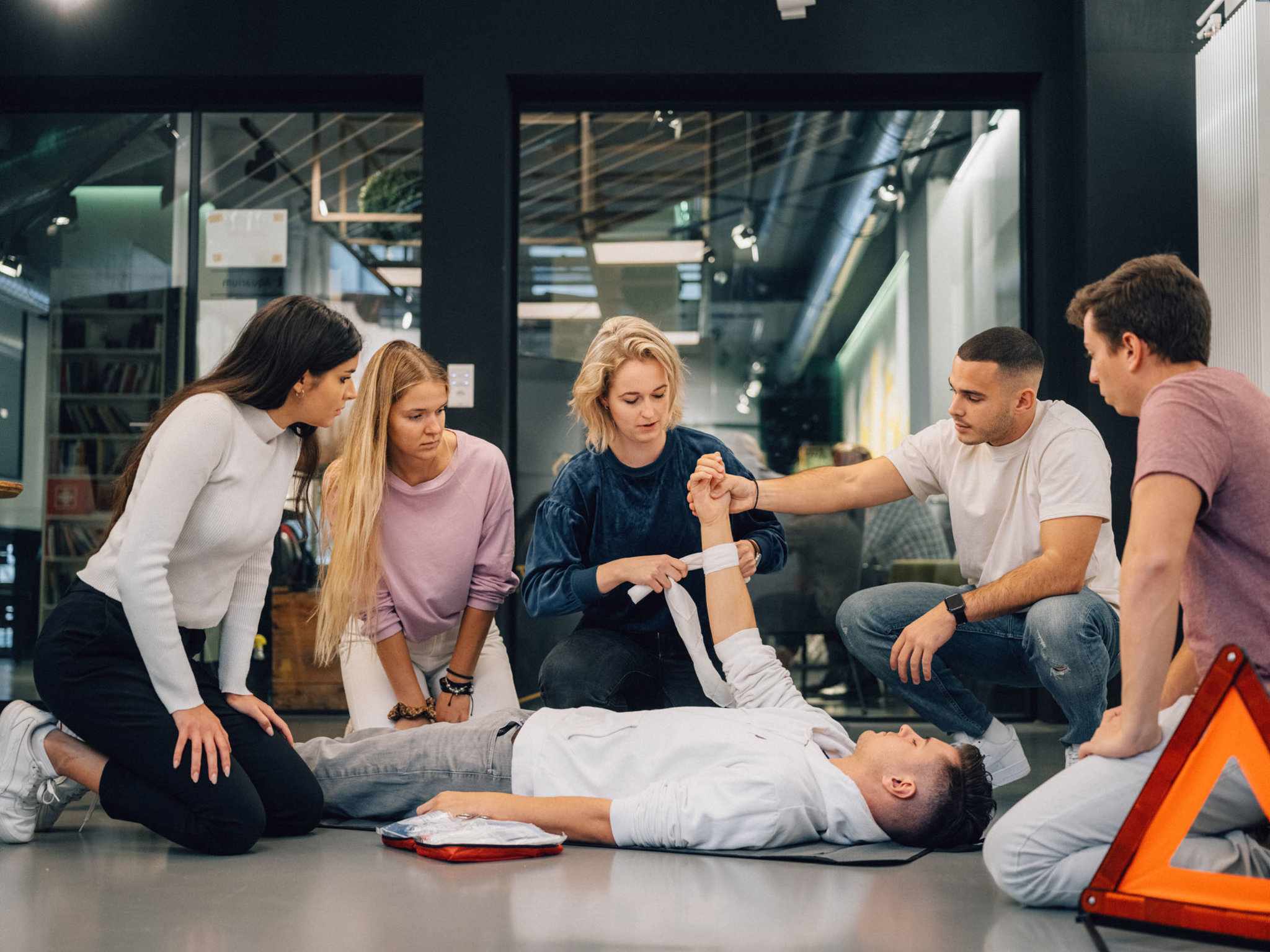 Druckverband im Nothelfer lernen