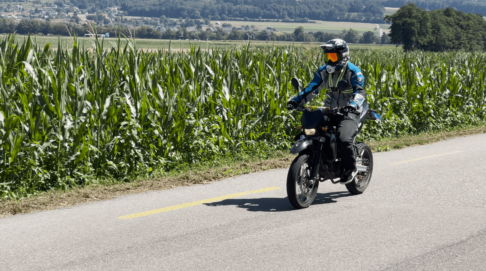 Motorrad Blickführung - weit vorausschauen statt auf den Boden
