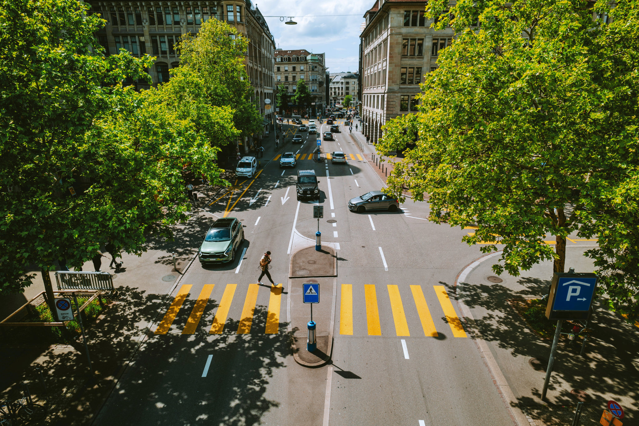 Fussgänger im Strassenverkehr - Vortritt am Fussgängerstreifen