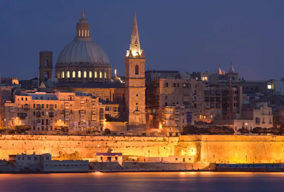 vista de prédios em valleta, malta